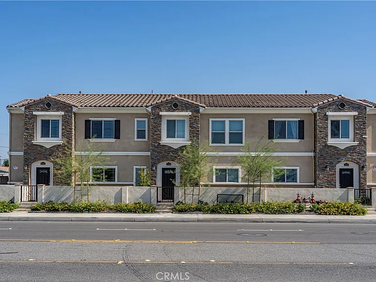 14102 Edwards — Photo 1