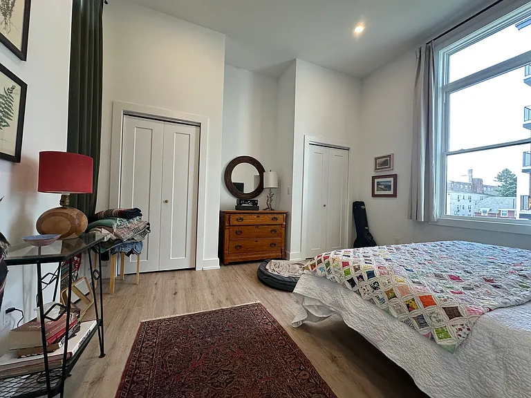 231 W Johnson Street — Photo 35
