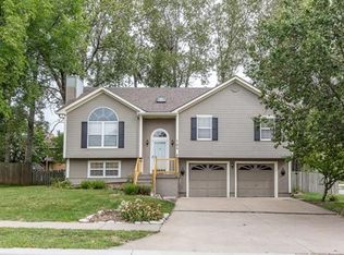 124 E Remington Ter, Raymore, MO 64083