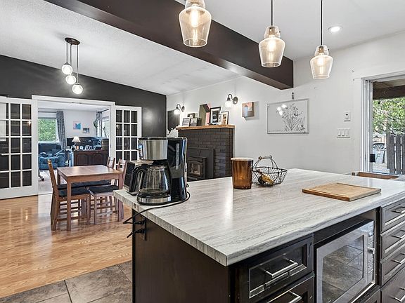 3rd image of 583 Lister Rd