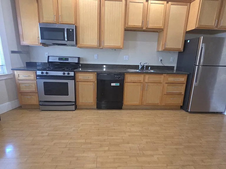 2597 Telegraph Ave #B — Photo 2