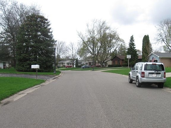 5th image of 310 Green Meadows Dr