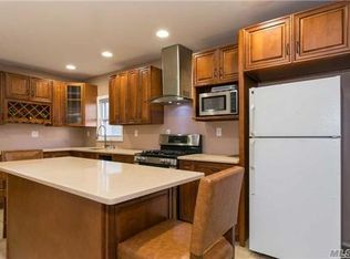 10211 216th St, Queens Village, NY 11429
