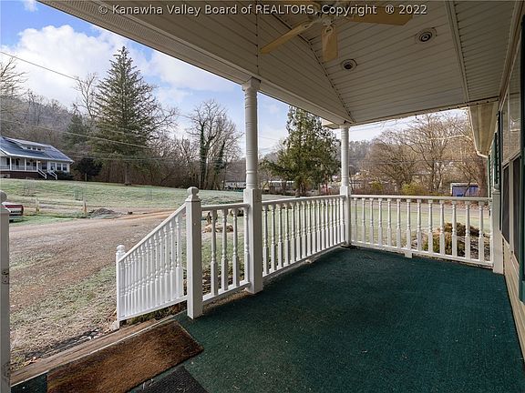 2nd image of 207 Willow Ln