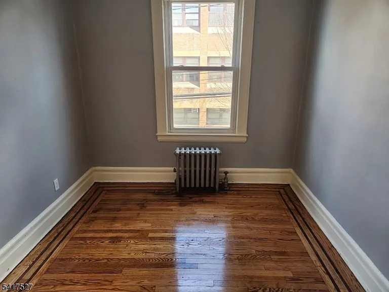83 Aldine St #2R — Photo 11
