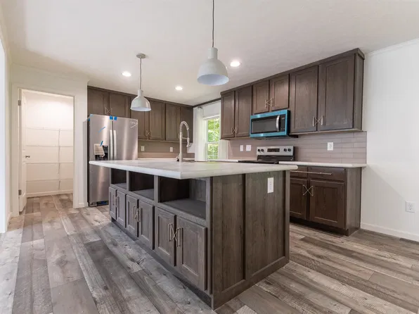 18 Blueberry Hill Park, Charlestown, NH 03603