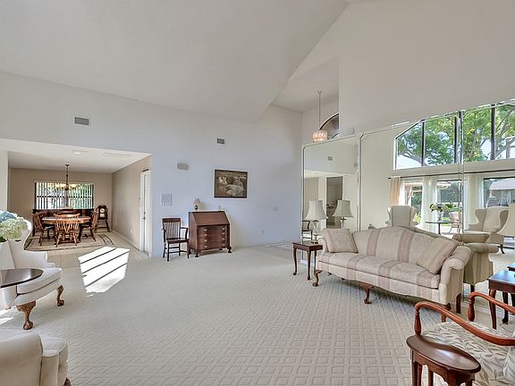 5th image of 741 Sandy Hill Cir
