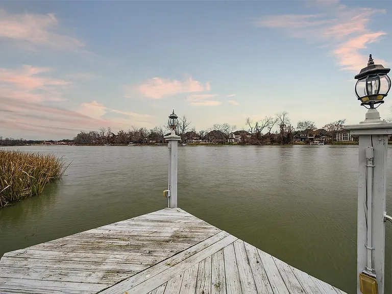 226 Jade Point — Photo 3
