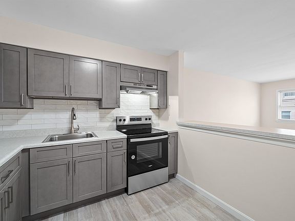 4th image of 34 E 32nd St APT C5