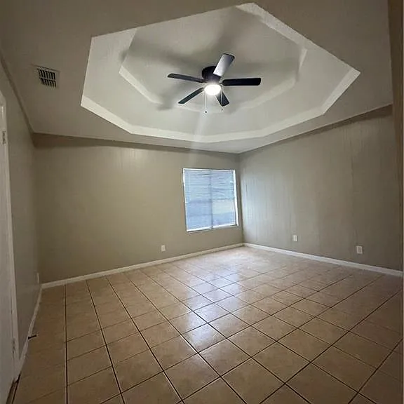 700 E Sam Houston Blvd — Photo 9
