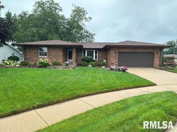 1308 Maple Wood Ct, De Witt, IA 52742