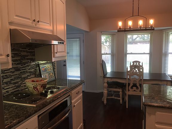 4th image of 1213 Brazos Dr