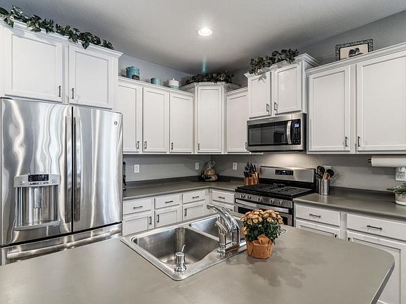 4th image of 2689 E Clifton Ave