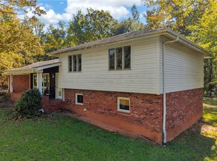 1522 Cherokee Dr, Seneca, SC 29672