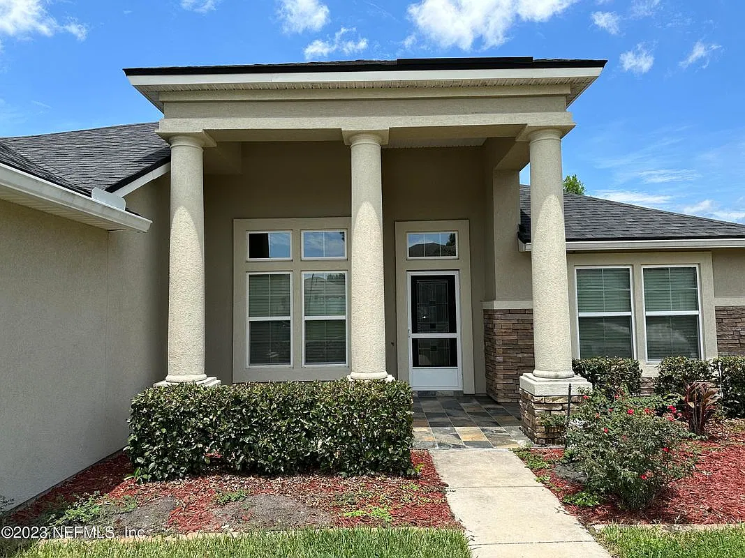 4 bed, 2.0 bath, 2071 sqft, $2,450 — Photo 2