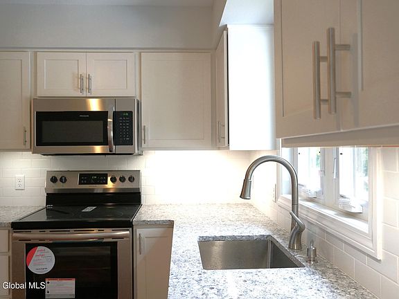 5th image of 89 Velina Dr