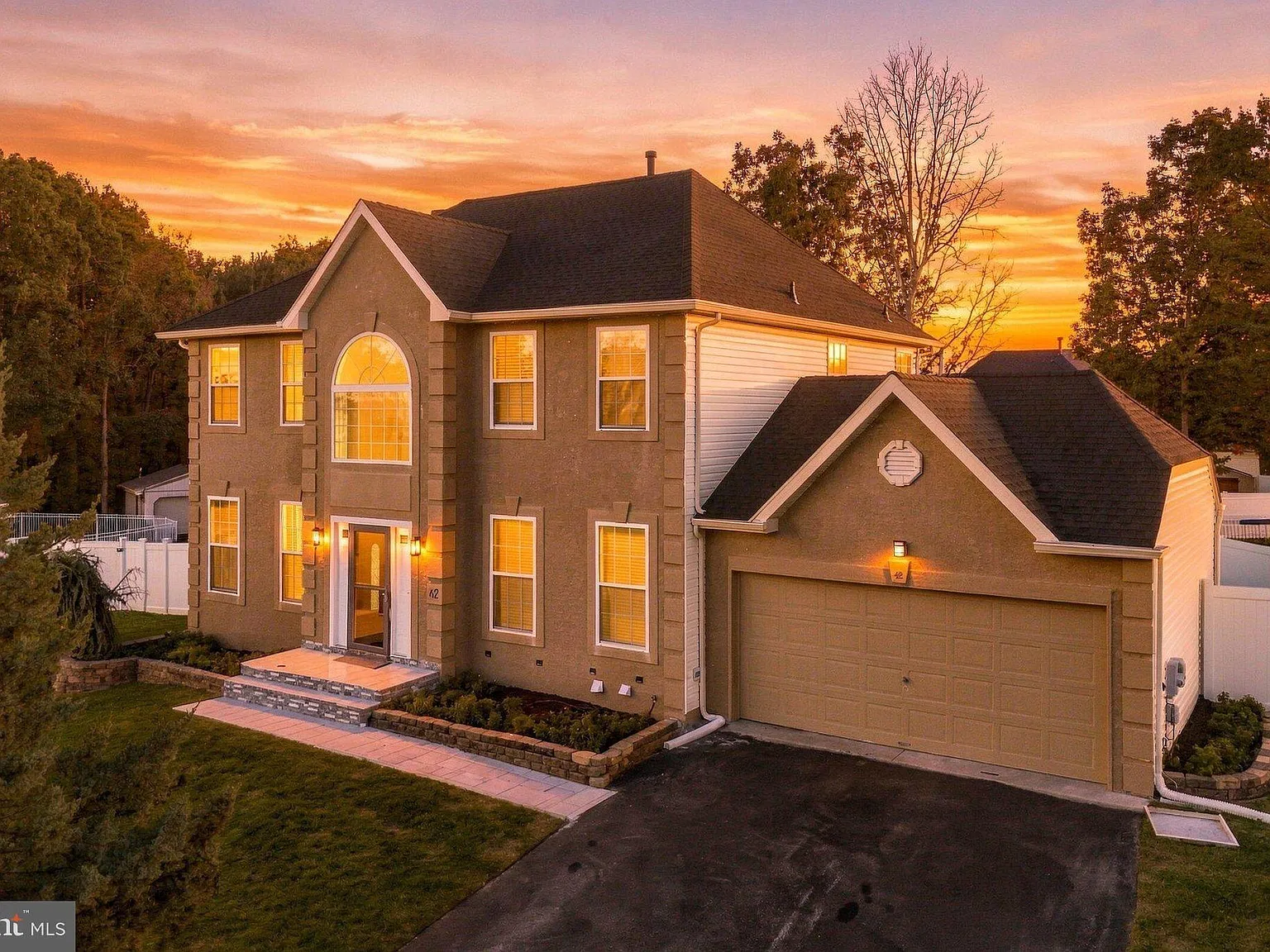 4 bed, 4.0 bath, 2314 sqft, $3,450 — Photo 2