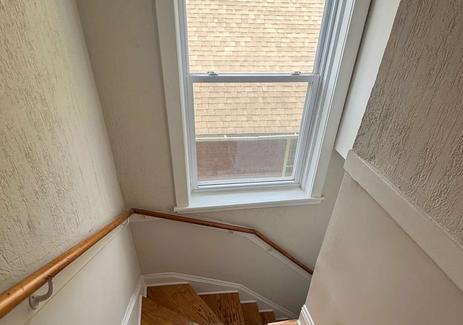 3 bed, 1200 sqft, $1,950 — Photo 2