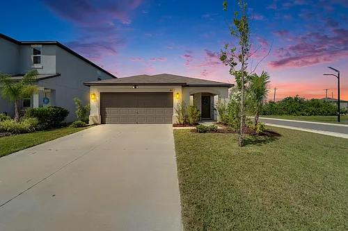401 Royal Empress Dr Photo 1