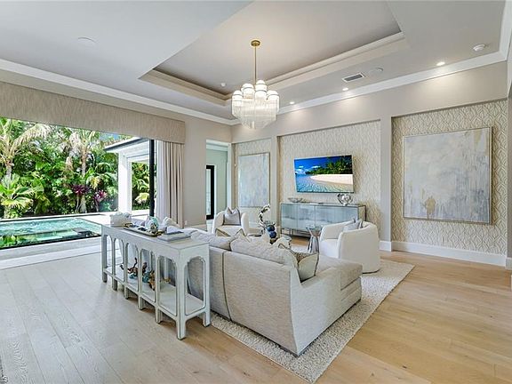4th image of 760 Park Shore Dr