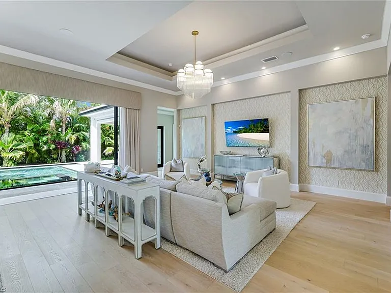 760 Park Shore Dr — Photo 4
