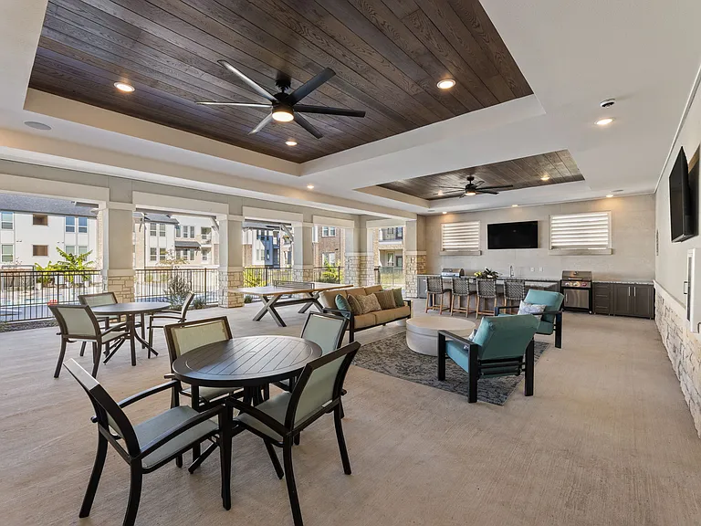 The Royalton at Chapel Creek — Photo 8
