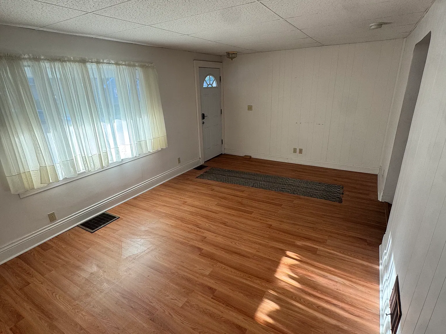 1 bed, 1200 sqft, $1,250 — Photo 2