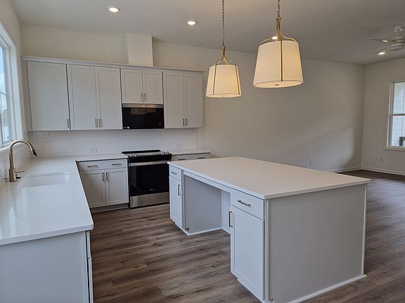 4th image of 440 Argosy Park Cir