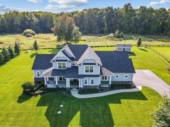 5239 Birch Dr, Davisburg, MI 48350