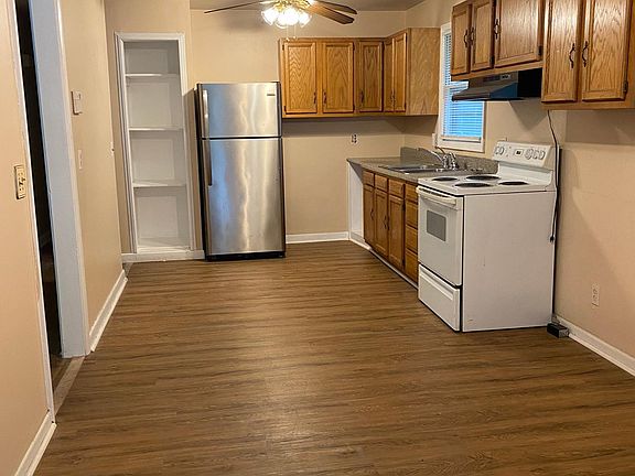 5th image of 2126 Langley St