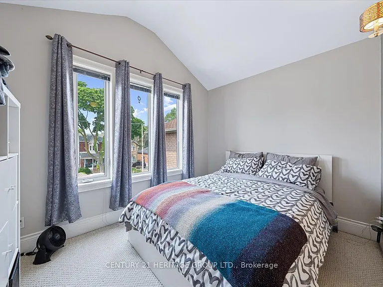 169 King Edward Ave — Photo 24