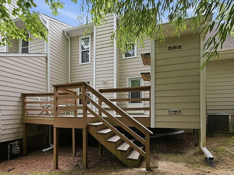 101 Thomas Ln #B1 — Photo 31