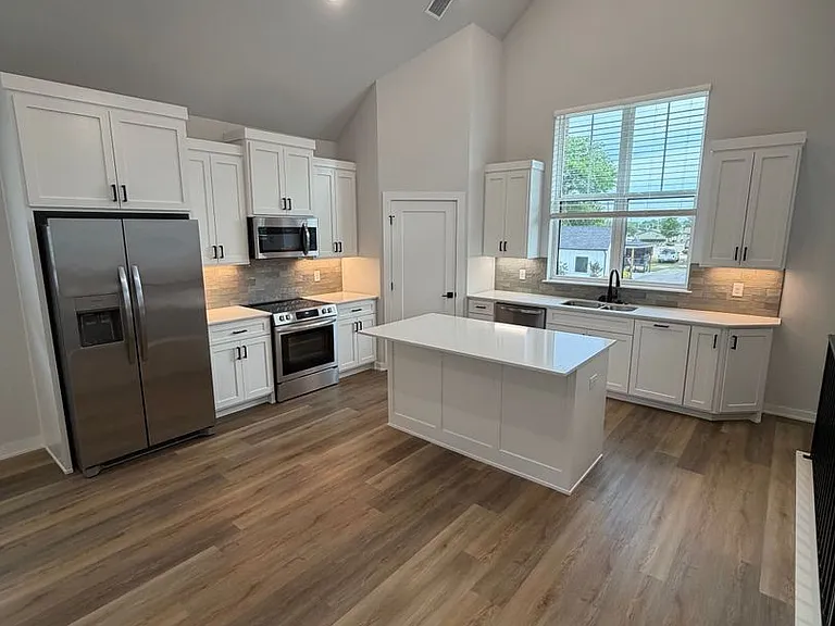 513 W Dallas St — Photo 54
