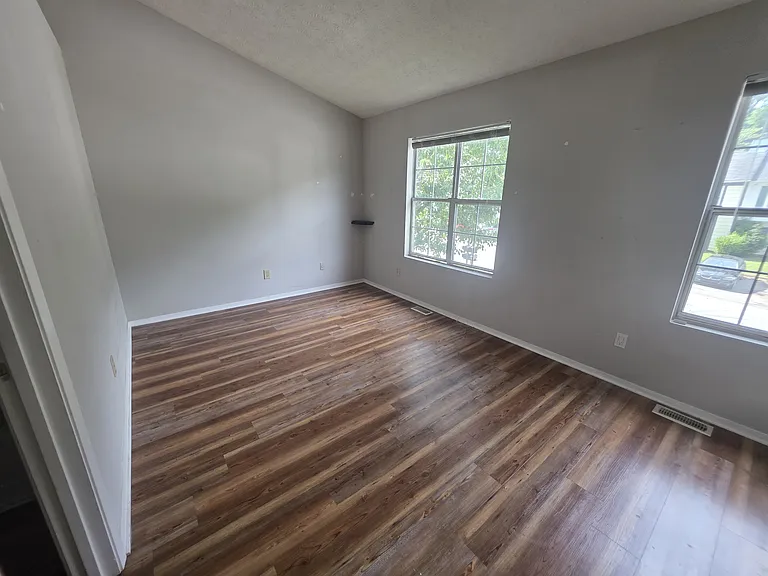 5722 Wells Cir — Photo 6
