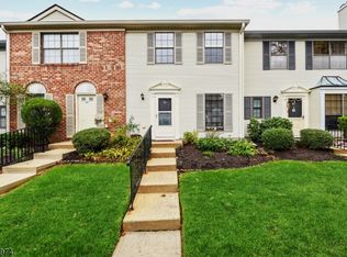19 Lyon Ln #186, Franklin Park, NJ 08823