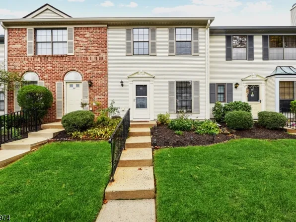 19 Lyon Ln #186, Franklin Park, NJ 08823