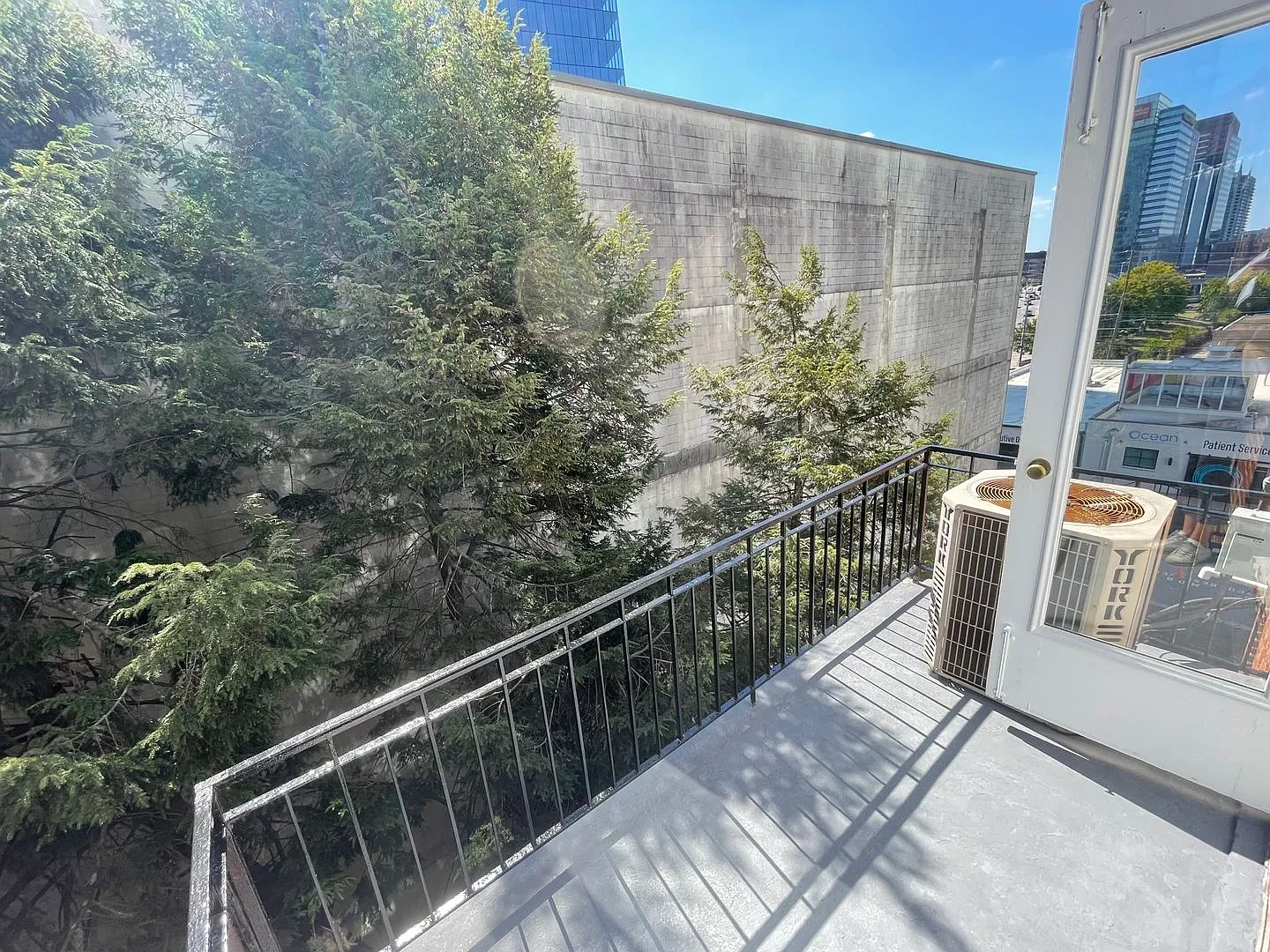 Belvedere House Apartments — Photo 4