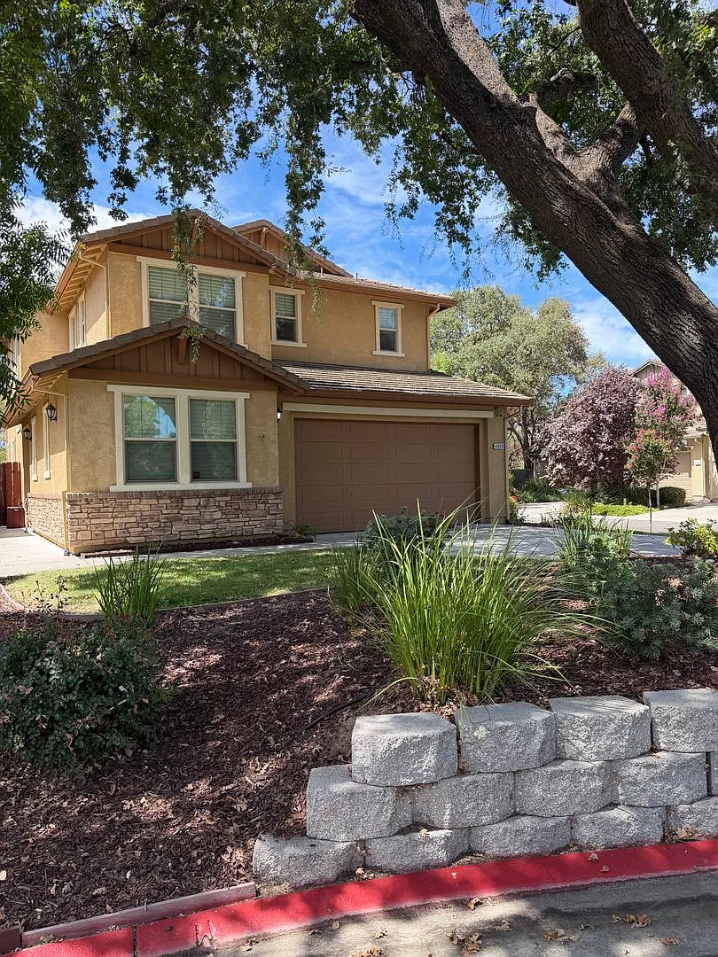 Spacious 4-Bedroom Home in The Oaks at Carmichael — Photo 2
