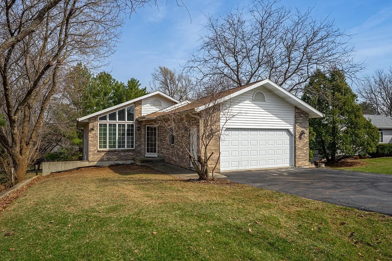 2354 Butternut Bnd photo 1