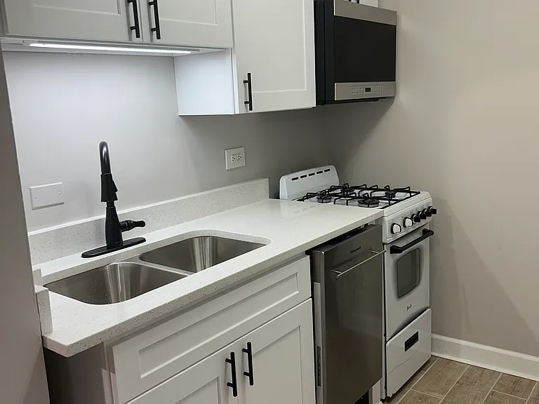 1057 W North Shore Ave #G — Photo 8