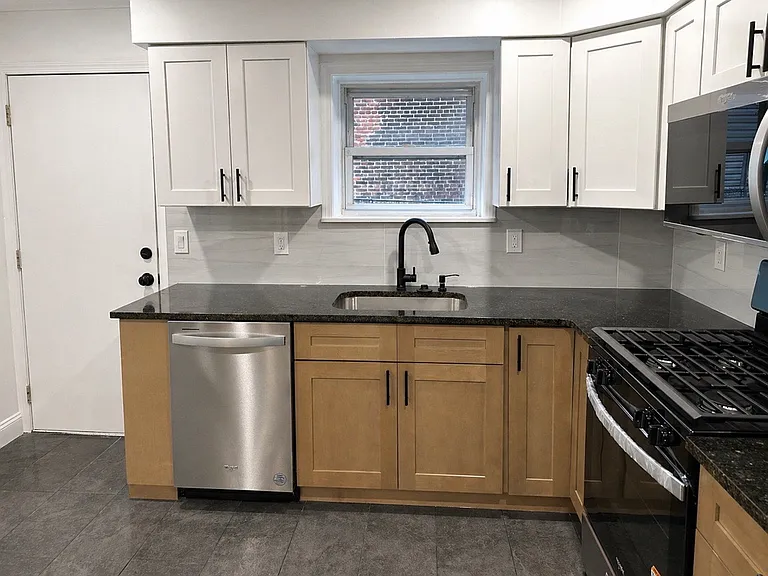 2117 E Cumberland St — Photo 13