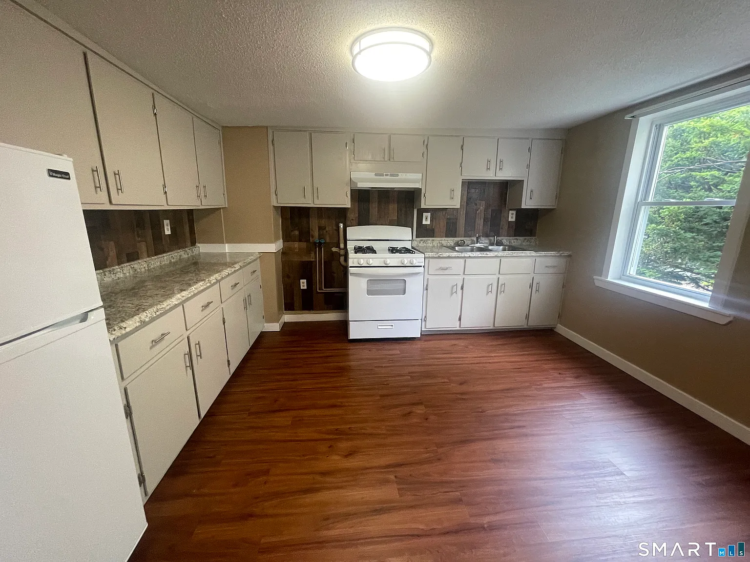2 bed, 1.0 bath, 700 sqft, $1,600 — Photo 4