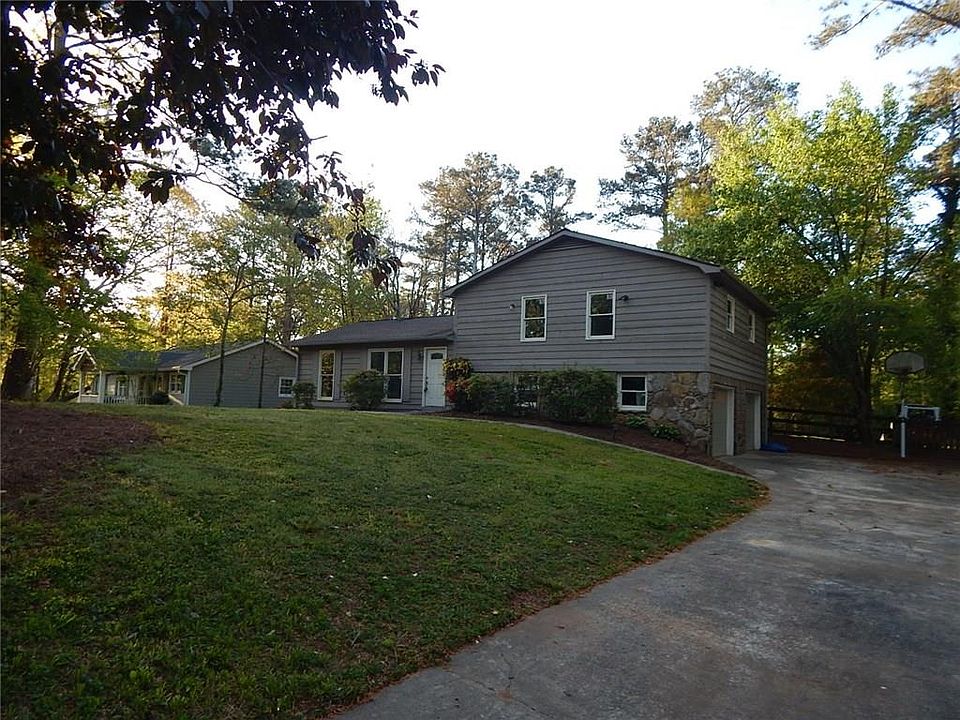 1st image of 3492 Holliglen Dr