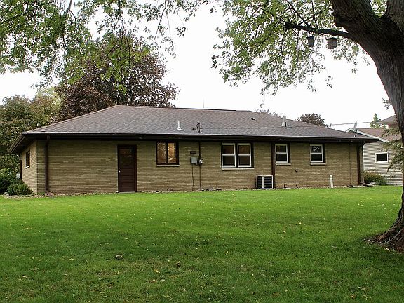 3rd image of 2109 Cedar Ave