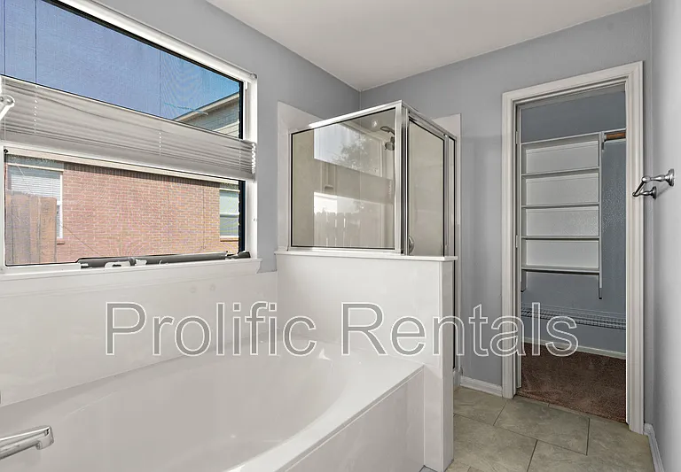 3308 Catalina Dr — Photo 18