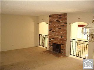 2nd image of 1938 E Redwood Ave