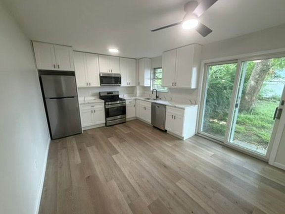 3rd image of 801 Cedar St