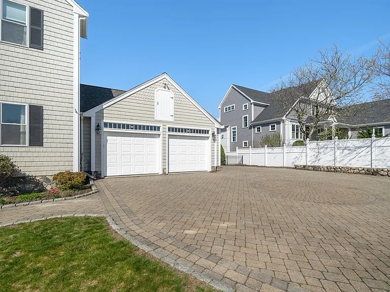 11 Kevin Ave — Photo 3