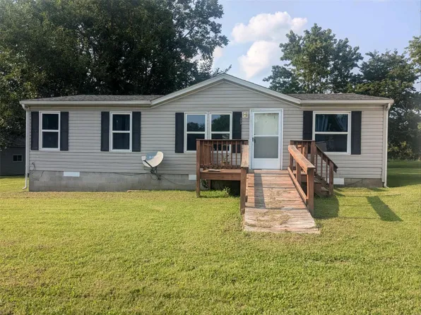 905 Booster St, Evansville, IL 62242