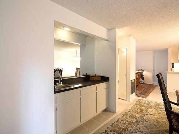 Dining Rm with Wet Bar